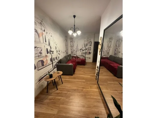 Tirane, jepet me qera apartament 1+1 Kati 1, 60 m² 500 € (ish parku)