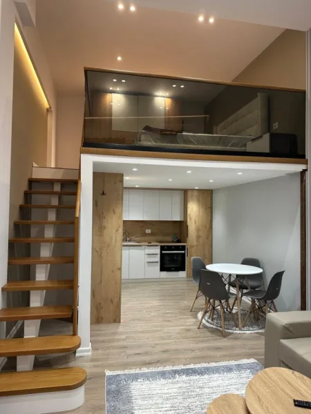 Tirane, jepet me qera apartament duplex Dublex , 450 € 