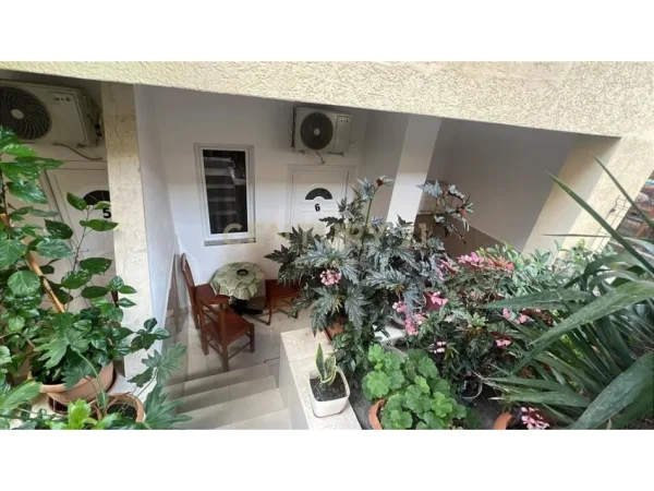 Shkembi Kavajes, jepet me qera hotel Kati 3, 678 m² 66.000 € (Shkemi Kavajes)