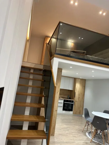 Tirane, jepet me qera apartament duplex Dublex , 450 € 