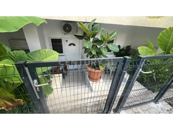 Shkembi Kavajes, jepet me qera hotel Kati 3, 678 m² 66.000 € (Shkemi Kavajes)