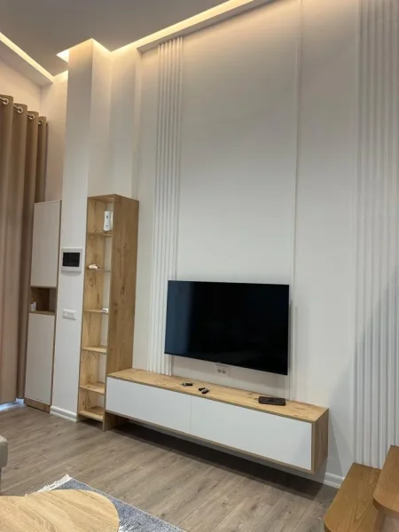 Tirane, jepet me qera apartament duplex Dublex , 450 € 