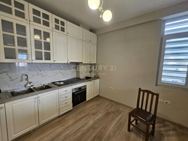 Tirane, jepet me qera apartament 1+1 Kati 1, 75 m² 650 €