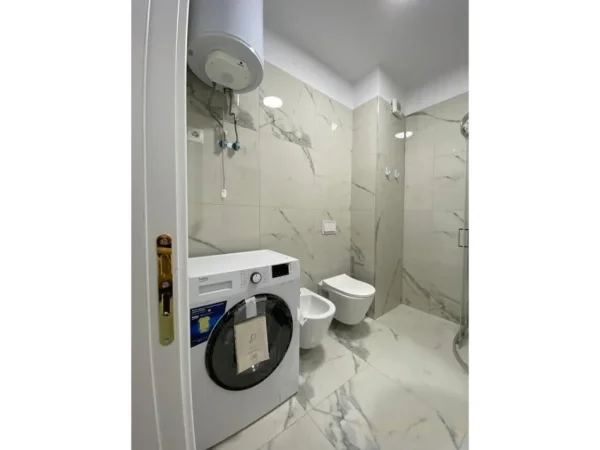 Tirane, jepet me qera apartament 1+1 Kati 5, 67 m² 500 € (don bosco)