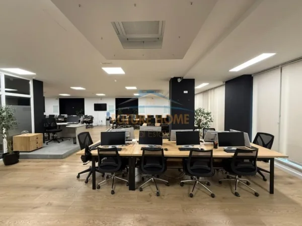Tirane, jepet me qera ambjent biznesi Kati 1, 583 m² 11.500 € (KOMPLEKSI DELIJORGJI)