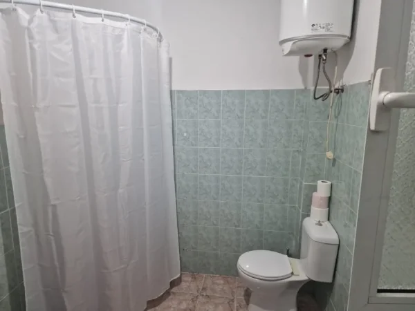 Tirane, jepet me qera apartament 2+1 Kati 1, 100 m² 400 € (Ish Frigoriferi ,Siri Kodra)
