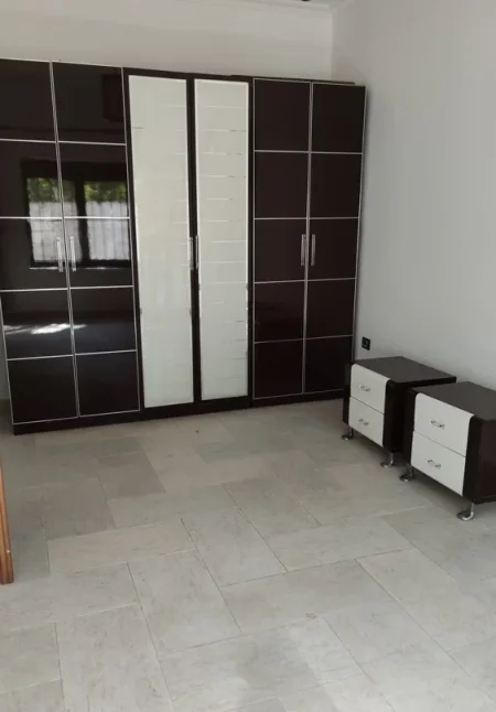 Tirane, jepet me qera apartament 1+1+Ballkon Kati 0, 55 m² 280 € (Qyteti i nxeenesve, Rruga Bedri Karapici 41)