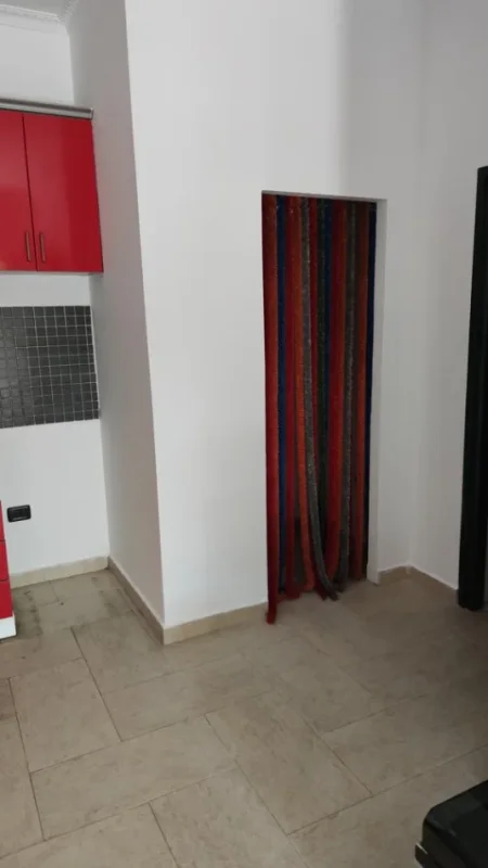 Tirane, jepet me qera apartament 1+1+Ballkon Kati 0, 55 m² 280 € (Qyteti i nxeenesve, Rruga Bedri Karapici 41)