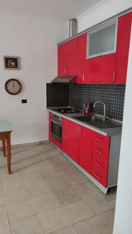 Tirane, jepet me qera apartament 1+1+Ballkon Kati 0, 55 m² 280 € (Qyteti i nxeenesve, Rruga Bedri Karapici 41)