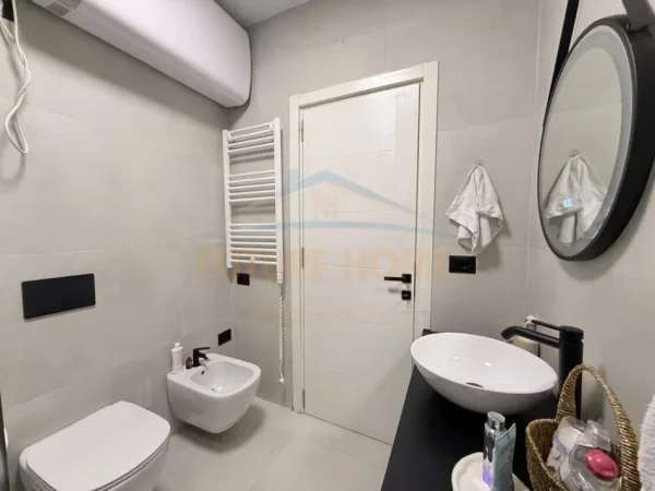 Tirane, shitet apartament 2+1+Ballkon Kati 2, 105 m² 248.000 € (Kopshti Botanik)