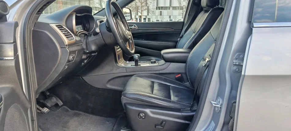 Tirane, shes SUV Grand Cherokee Limited edition 3.0L Nafte, gri e erret automatik Klima 119milje