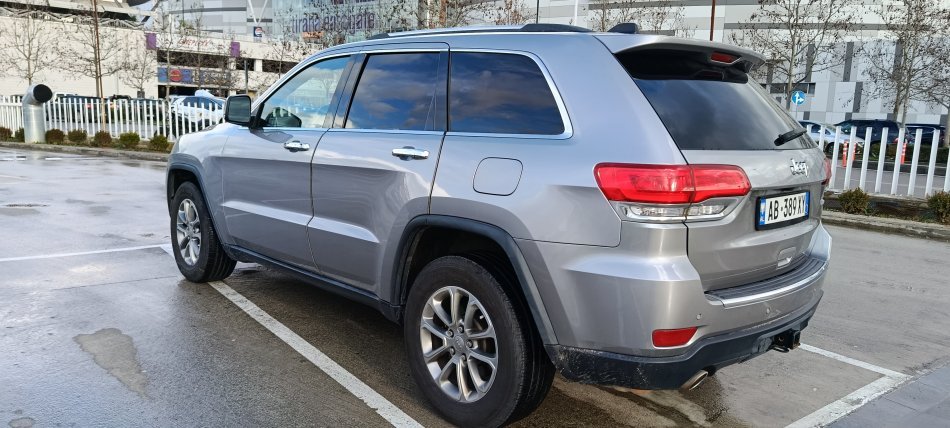 Tirane, shes SUV Grand Cherokee Limited edition 3.0L Nafte, gri e erret automatik Klima 119milje