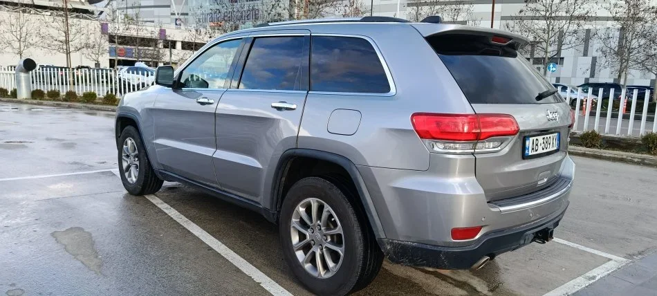 Tirane, shes SUV Grand Cherokee Limited edition 3.0L Nafte, gri e erret automatik Klima 119milje