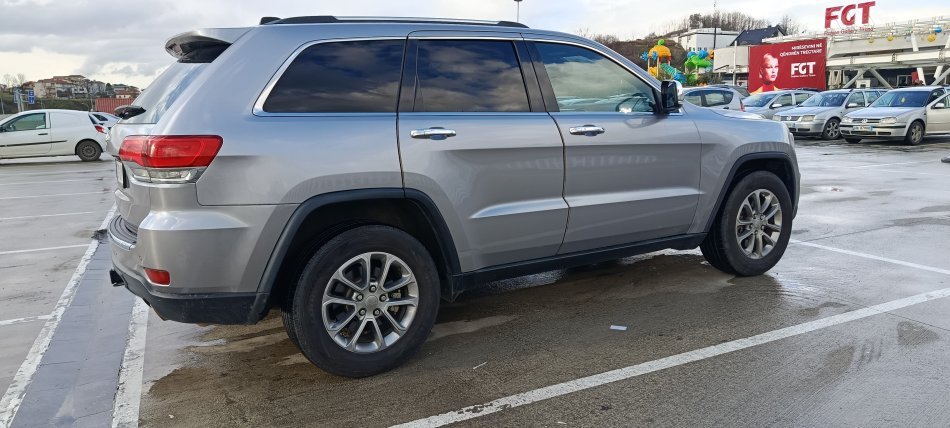 Tirane, shes SUV Grand Cherokee Limited edition 3.0L Nafte, gri e erret automatik Klima 119milje
