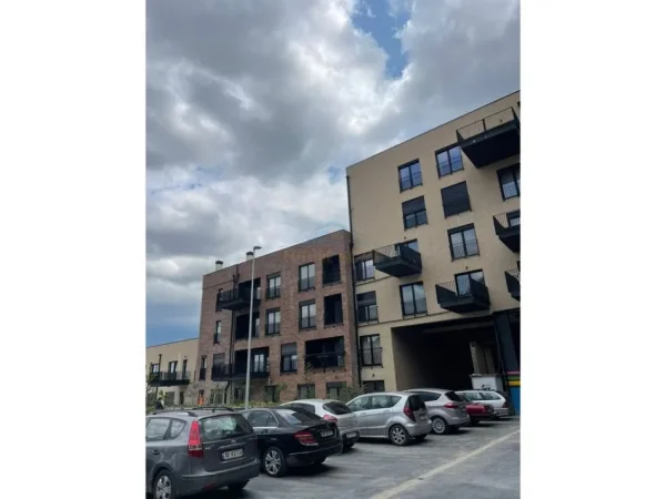 Tirane, jepet me qera apartament 2+1 Kati 2, 99 m² 800 € 