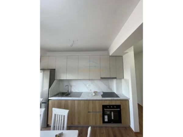 Tirane, jepet me qera apartament 2+1 Kati 2, 99 m² 800 € 