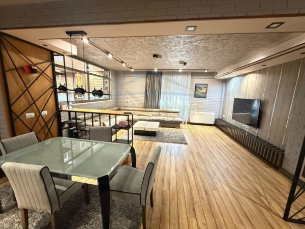 Tirane, jepet me qera apartament 3+1 Kati 4, 190 m² 1.950 € 