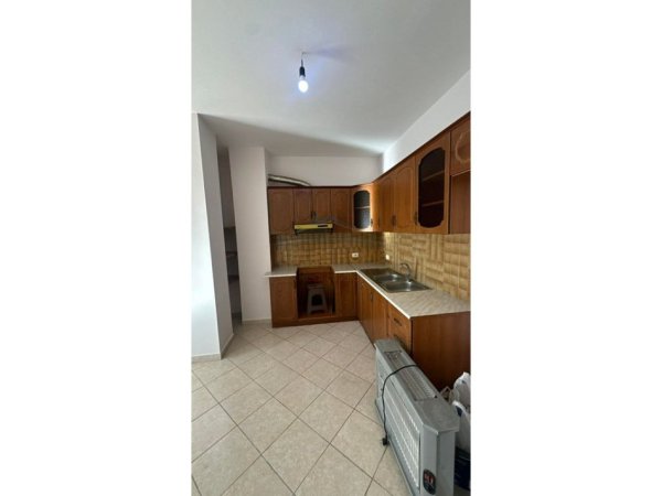 Tirane, jepet me qera apartament 2+1 Kati 8, 105 m² 400 € 