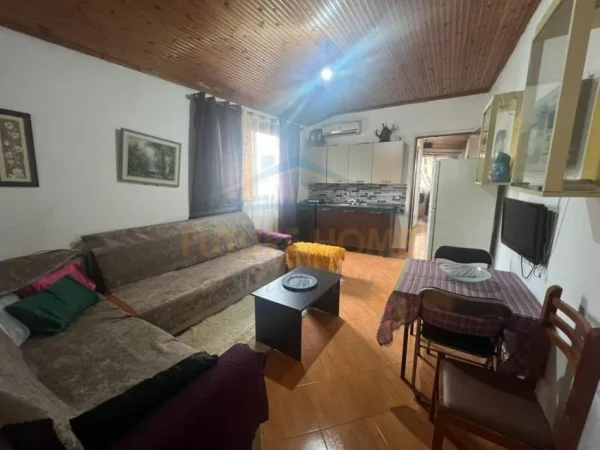 Tirane, jepet me qera apartament 2+1 Kati 2, 75 m² 520 € 