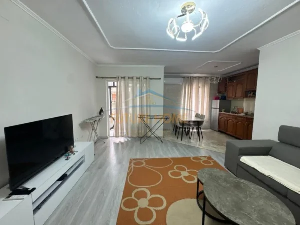 Tirane, jepet me qera apartament 2+1 Kati 1, 76 m² 550 € 