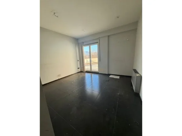 Tirane, jepet me qera zyre Kati 2, 377 m² 5.000 € 