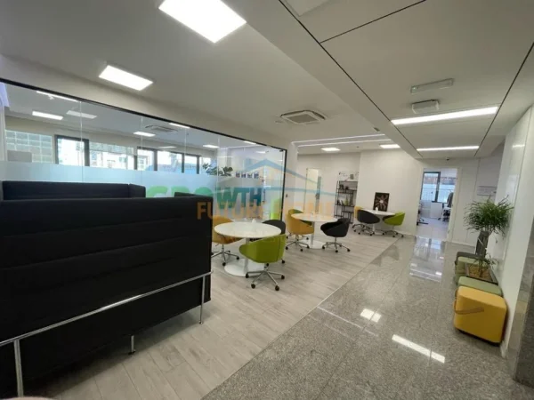 Tirane, jepet me qera zyre Kati 1, 972 m² 17.000 € 