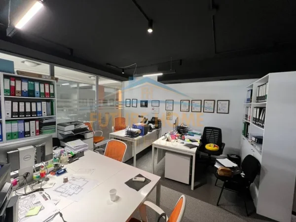 Tirane, jepet me qera zyre Kati 1, 72 m² 1.100 € 