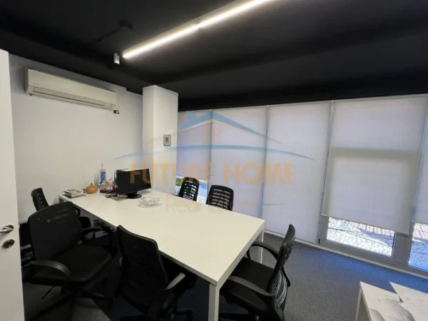 Tirane, jepet me qera zyre Kati 1, 72 m² 1.100 € 