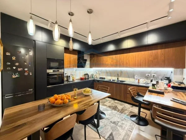 Tirane, shitet apartament duplex 3+1 Kati 0, 110 m² 310.000 € (Kodra e Diellit)