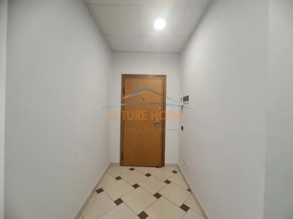 Tirane, jepet me qera ambjent biznesi Kati 5, 125 m² 1.250 € 