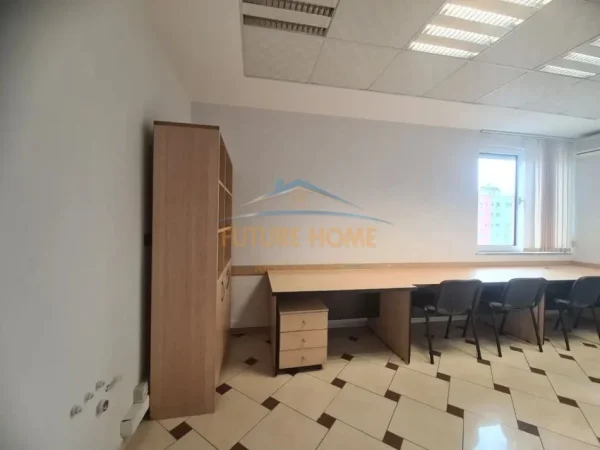 Tirane, jepet me qera ambjent biznesi Kati 5, 125 m² 1.250 € 