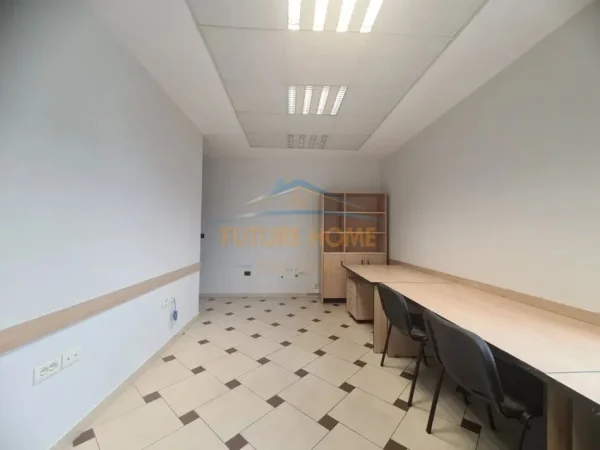 Tirane, jepet me qera ambjent biznesi Kati 5, 125 m² 1.250 € 