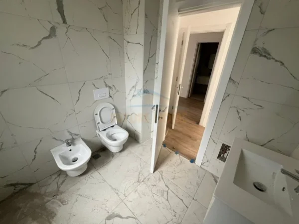 Tirane, jepet me qera apartament 2+1+Ballkon Kati 1, 100 m² 800 € (Don Bosko)