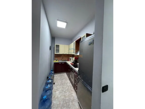 Tirane, jepet me qera zyre Kati 7, 167 m² 1.950 € 
