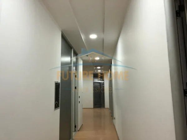 Tirane, jepet me qera zyre Kati 1, 780 m² 25.000 € 
