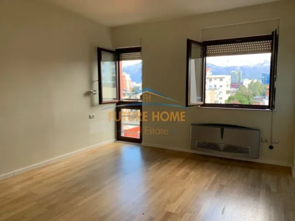 Tirane, jepet me qera zyre Kati 6, 195 m² 3.000 € 