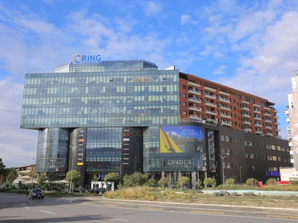 Tirane, jepet me qera ambjent biznesi Kati 8, 770 m² (Zogu i Zi)