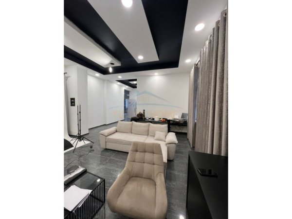 Tirane, jepet me qera ambjent biznesi Kati 0, 60 m² 400 € (Unaza e Re)