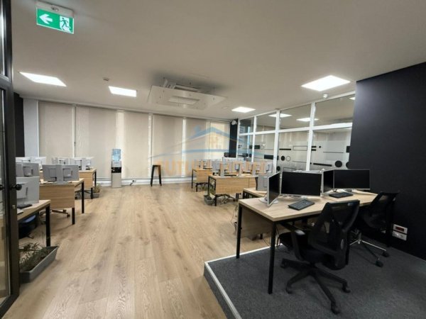 Tirane, jepet me qera ambjent biznesi Kati 1, 528 m² 11.500 € (Delijorgji)