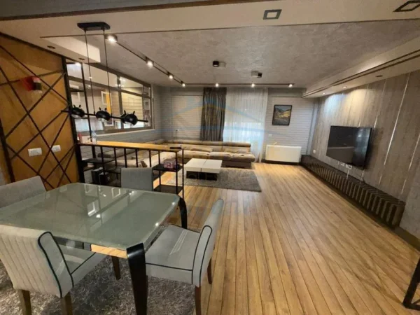 Tirane, jepet me qera apartament 3+1+Ballkon Kati 4, 190 m² 1.950 € (Myslym Shyri)