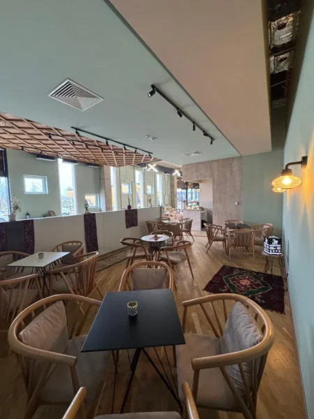 Tirane, shitet lokal Kati 0, 214 m² (Rinas)