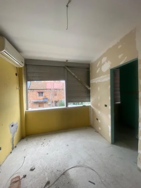 Tirane, jepet me qera apartament 3+1 Kati 2, 100 m² (21 Dhjetori)