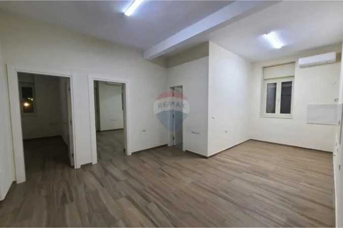Tirane, jepet me qera apartament , 75 m² 1.000 € (Blv Zogu I Zi)
