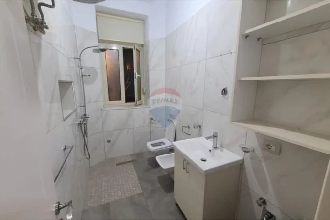 Tirane, jepet me qera apartament , 75 m² 1.000 € (Blv Zogu I Zi)
