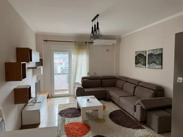 Tirane, jap me qera apartament 2+1+Ballkon , 95 m² 500 € (Sauk)