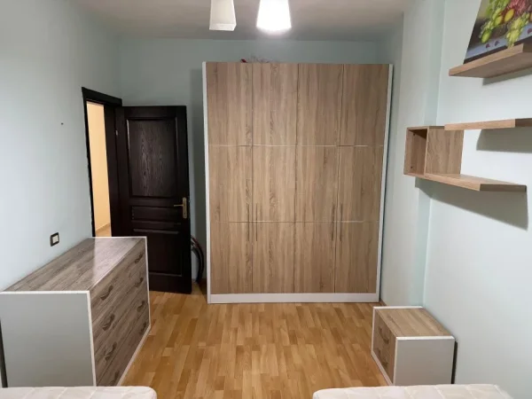 Tirane, jap me qera apartament 2+1+Ballkon , 95 m² 500 € (Sauk)