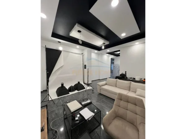 Tirane, jepet me qera Kati 1, 60 m² 400 €