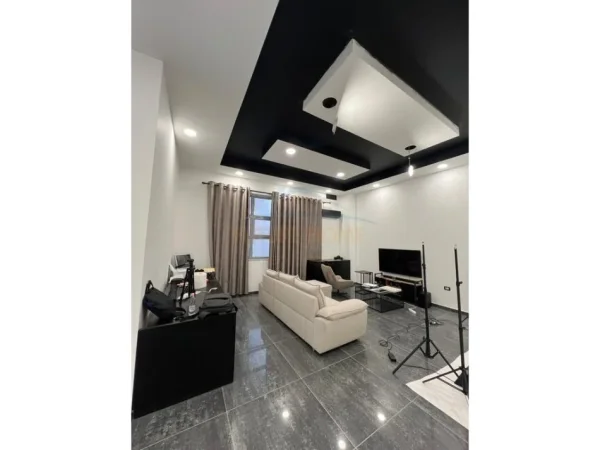 Tirane, jepet me qera Kati 1, 60 m² 400 €