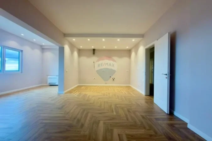 Tirane, shitet apartament duplex , 215 m² 650.000 € (Shallvaret)