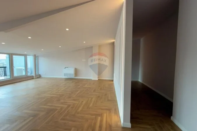 Tirane, shitet apartament duplex , 215 m² 650.000 € (Shallvaret)